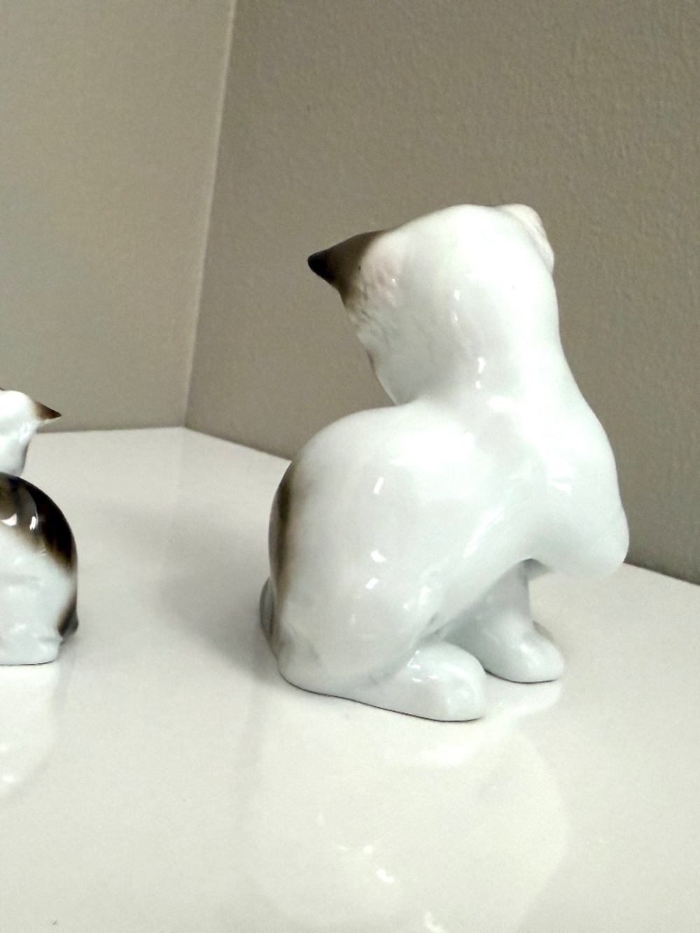 Set of Rosenthal Germany Playful Seated Kittens Figurines in Excellent Condition - Picture 5 of 13